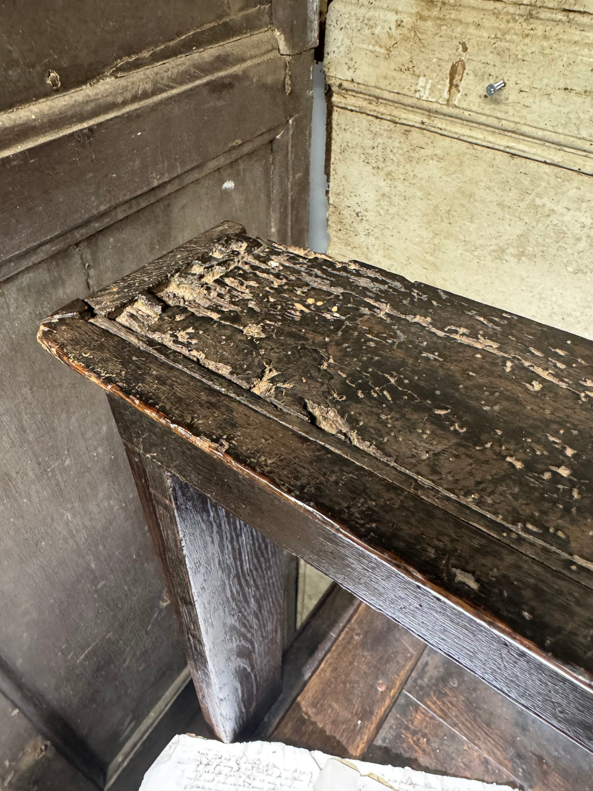 A provincial George III linen press with screw mechanism