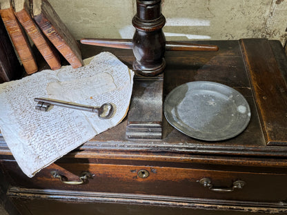 A provincial George III linen press with screw mechanism