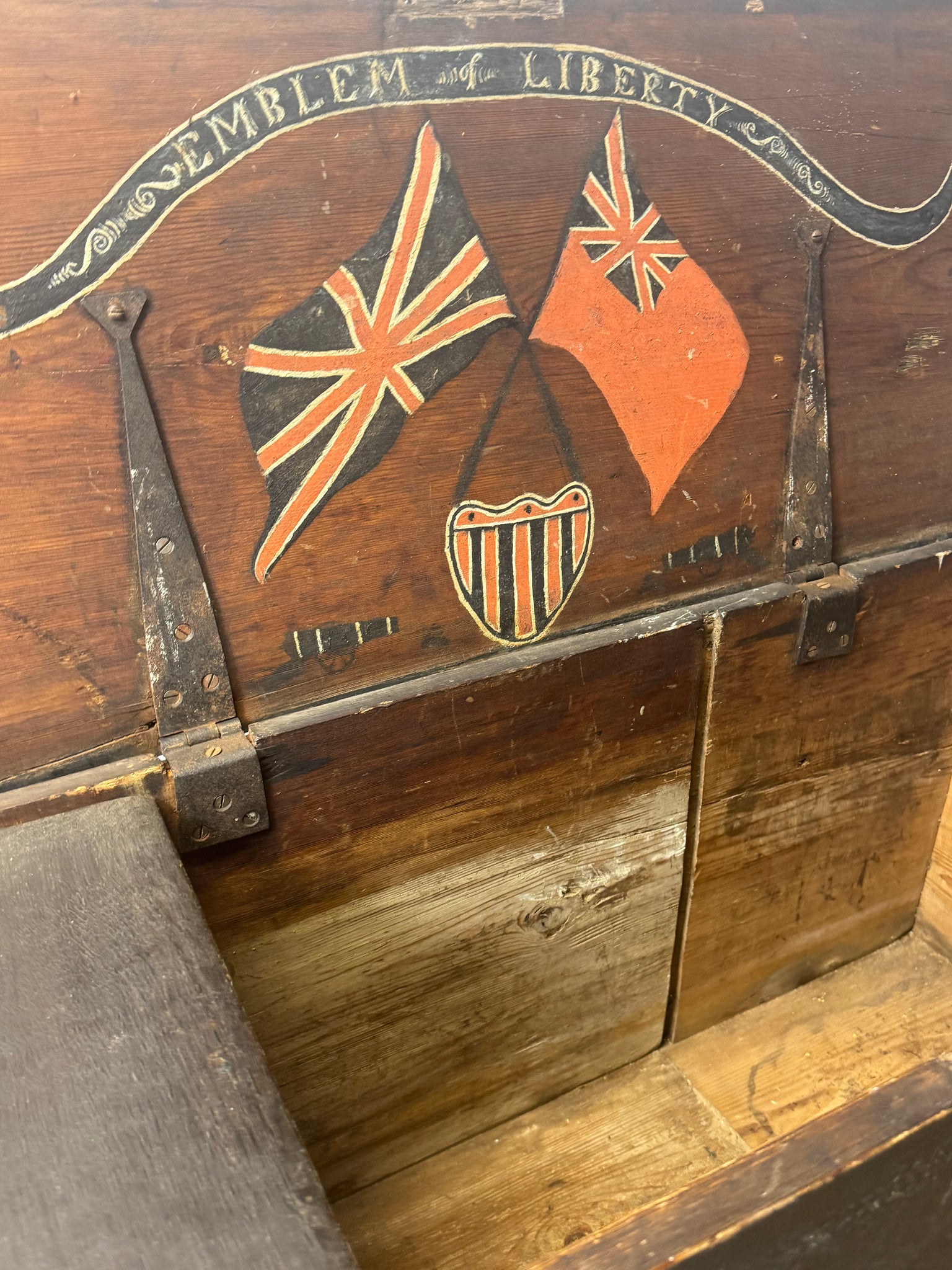 An early 19th century Anglo-American seaman's chest