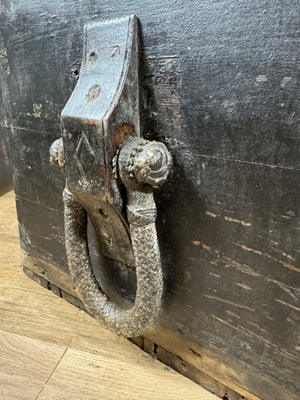 An early 19th century Anglo-American seaman's chest
