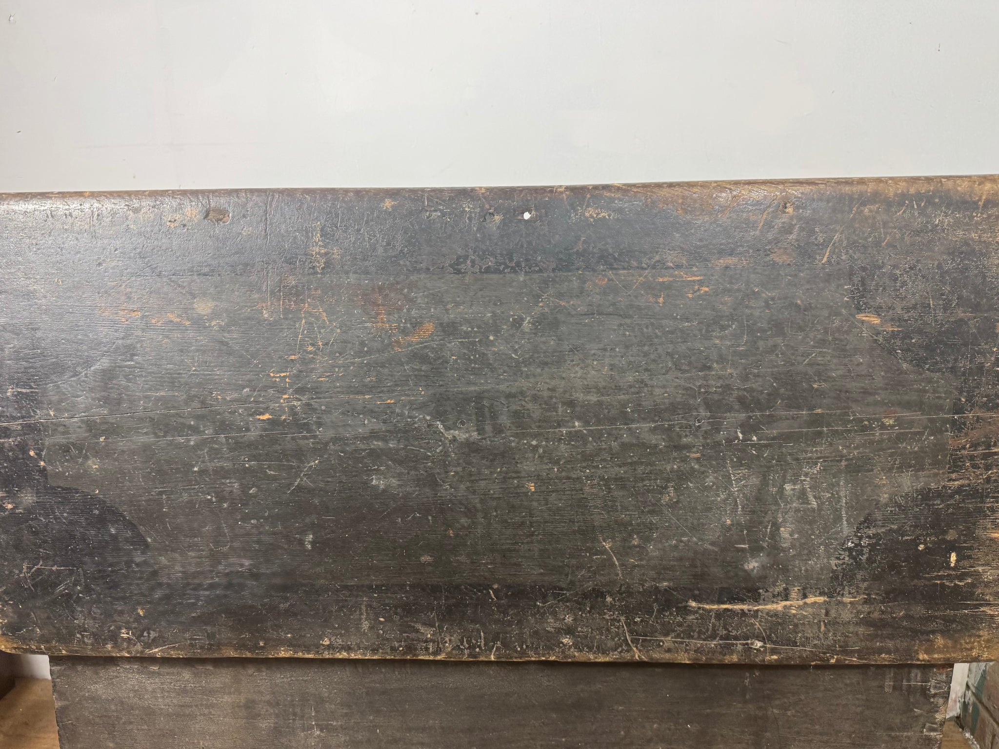 An early 19th century Anglo-American seaman's chest