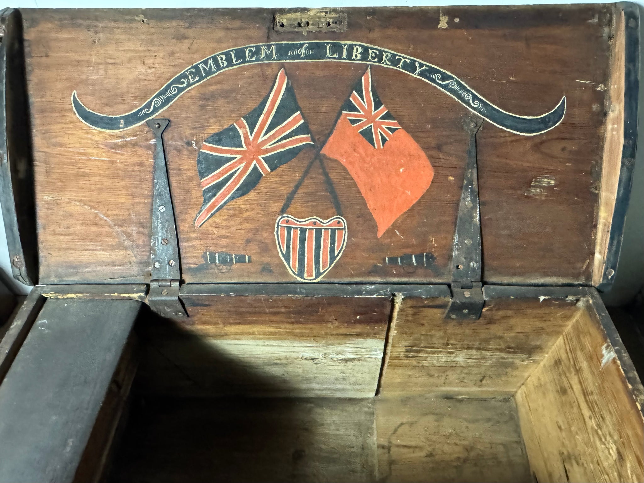 An early 19th century Anglo-American seaman's chest