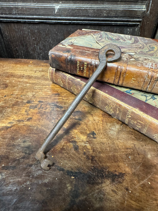 An 18th century skeleton key or lock pick