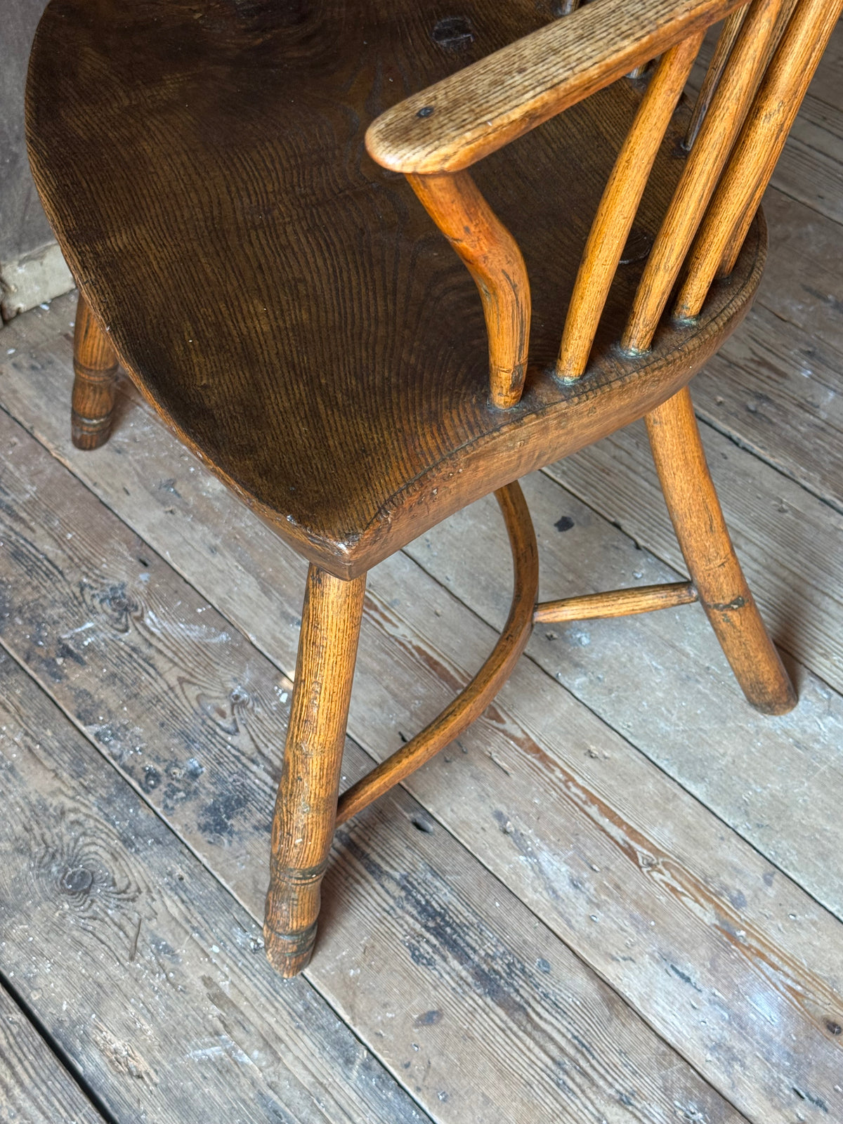 A George III West Country elm & ash Windsor armchair with crinoline  stretcher, c.1800–1820
