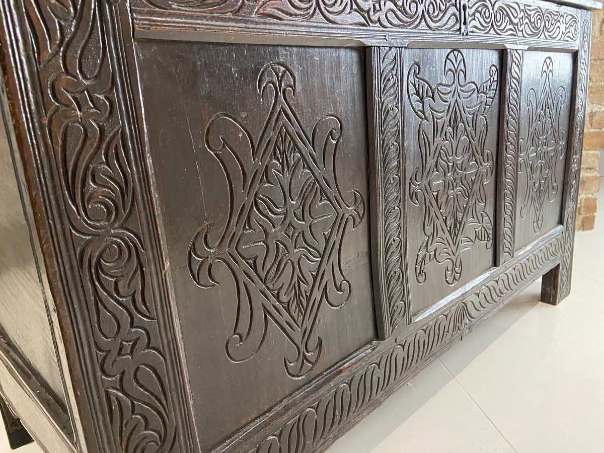 17th century joined oak chest, Exeter chest with Thomas Dennis connections
