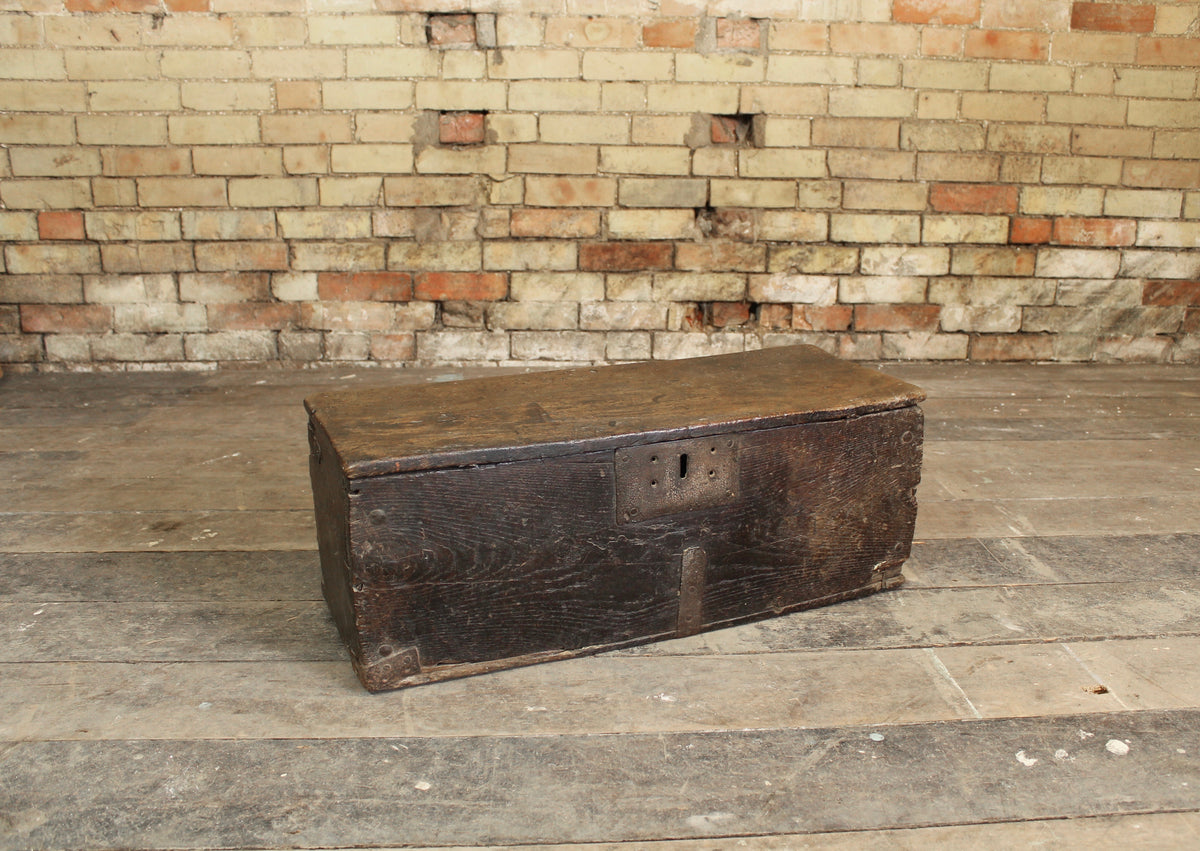 A small 17th c oak chest
