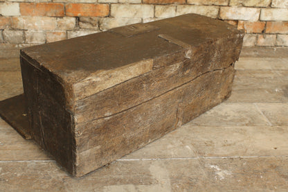A small 17th c oak chest