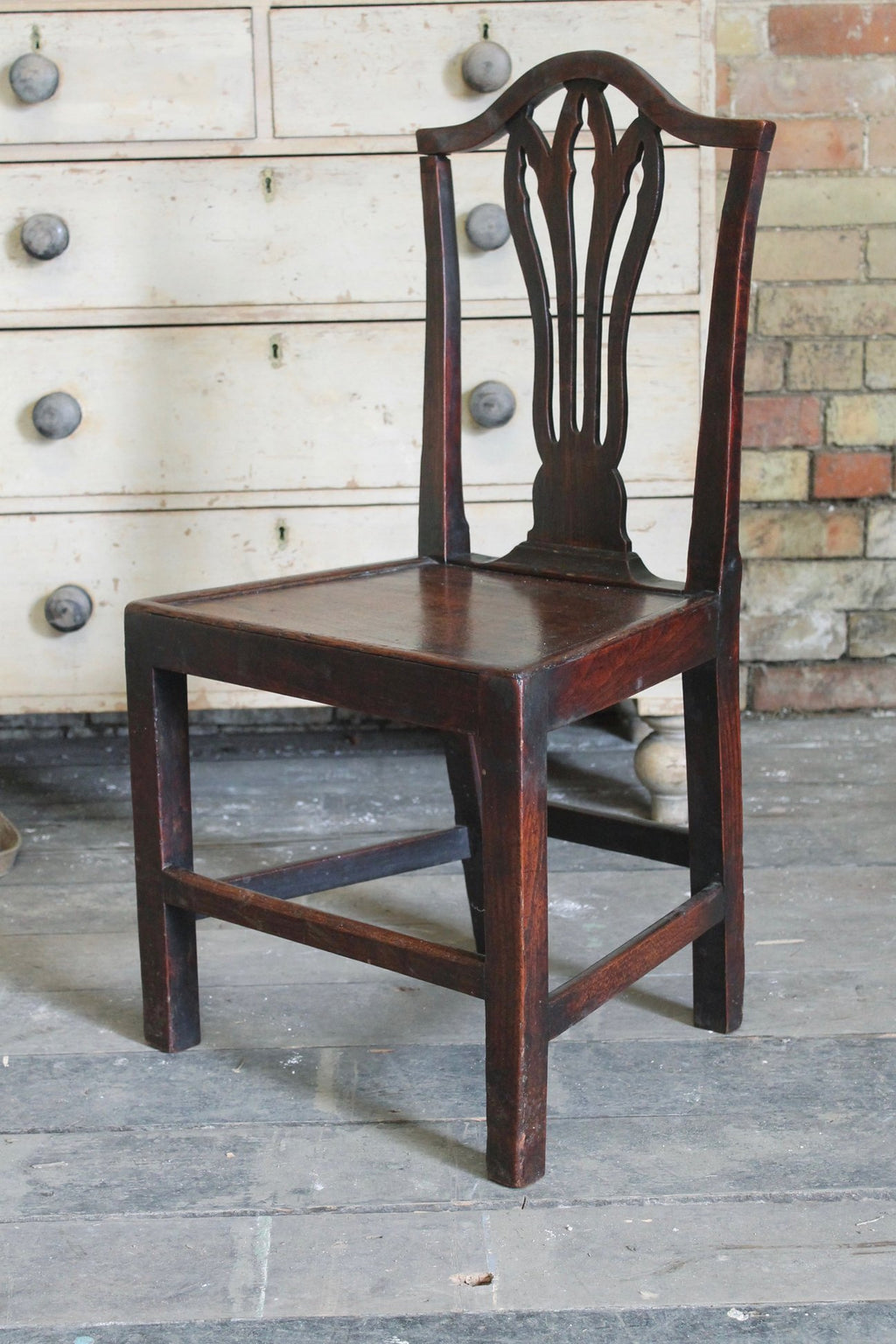 An 18th c Hepplewhite syle elm side chair