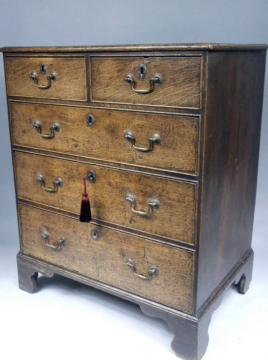 A good George III oak chest of drawers of small proportions
