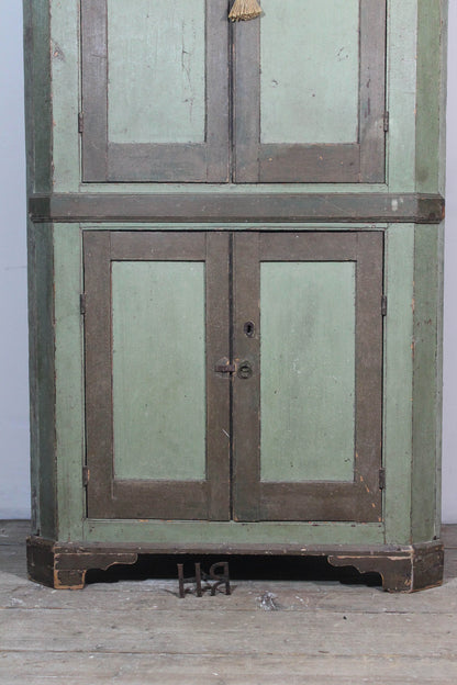 Early 19th century floor standing corner cupboard in original paint