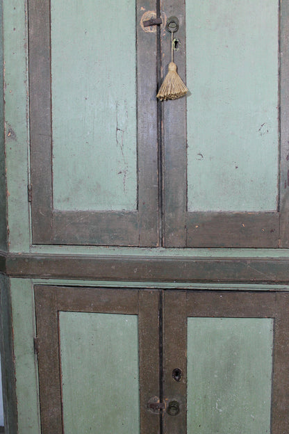 Early 19th century floor standing corner cupboard in original paint