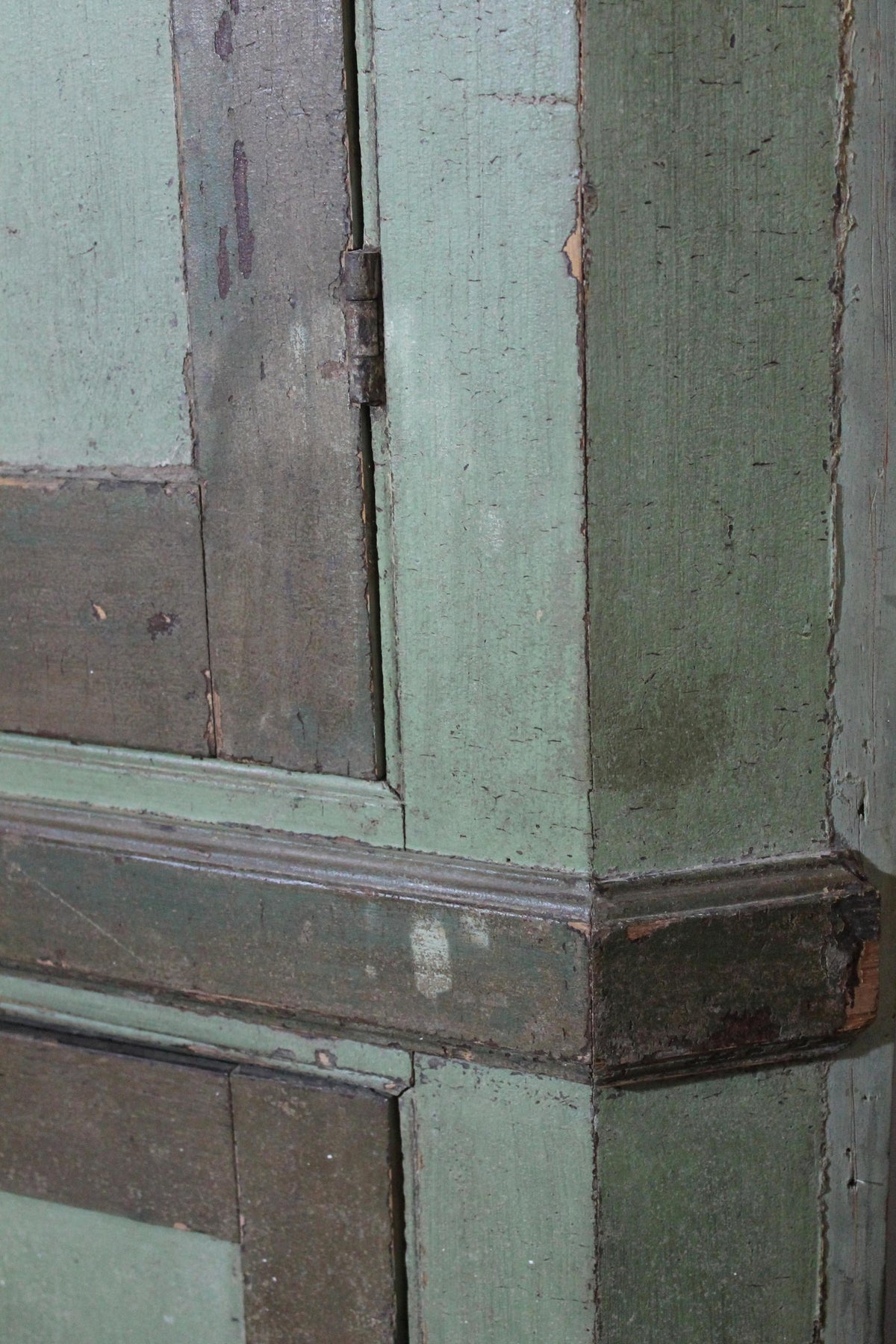 Early 19th century floor standing corner cupboard in original paint