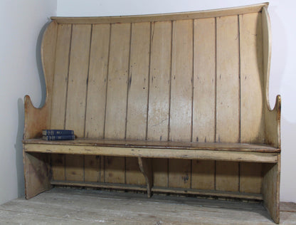 Early 19th century winged settle