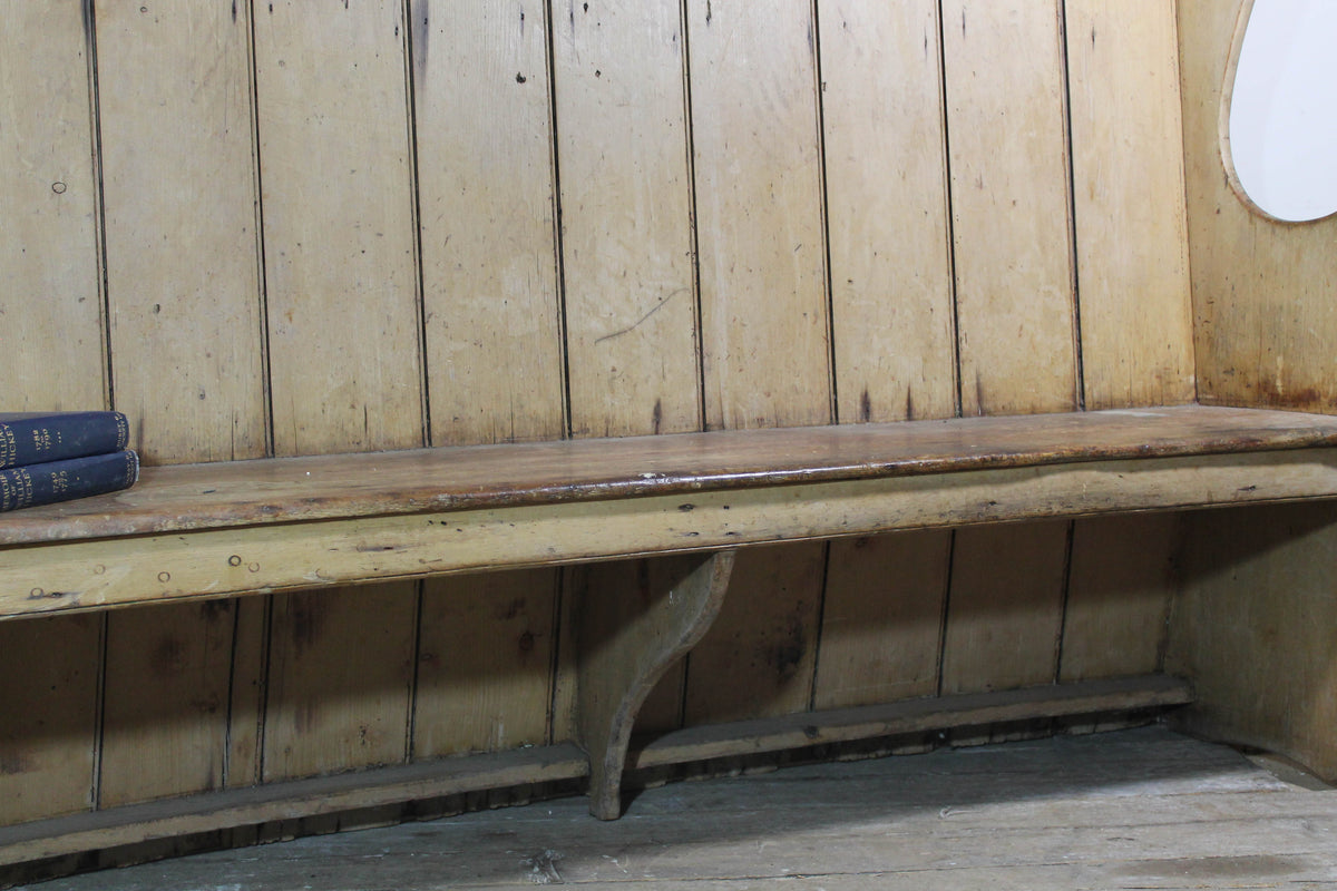 Early 19th century winged settle