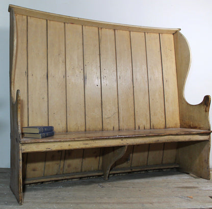 Early 19th century winged settle
