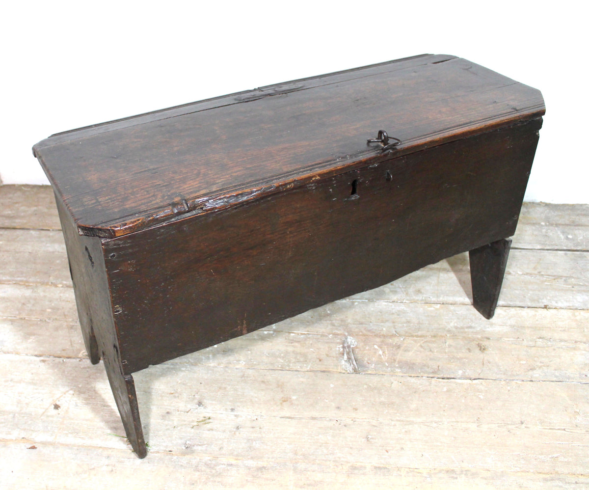 Late 17th century simple English oak boarded chest