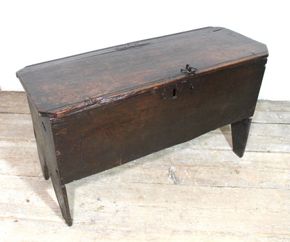 Late 17th century simple English oak boarded chest