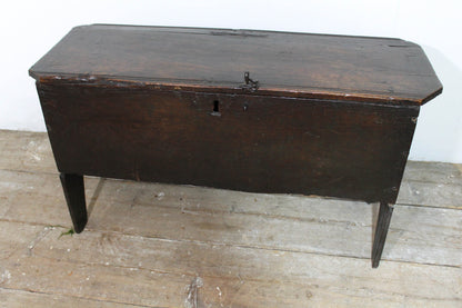 Late 17th century simple English oak boarded chest