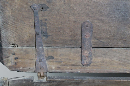 Late 17th century simple English oak boarded chest