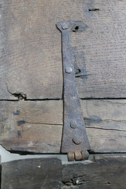 Late 17th century simple English oak boarded chest