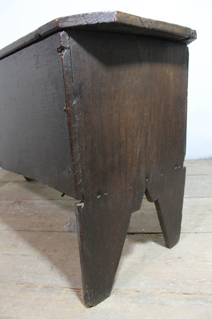 Late 17th century simple English oak boarded chest