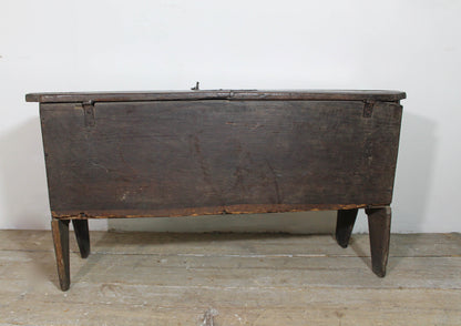Late 17th century simple English oak boarded chest