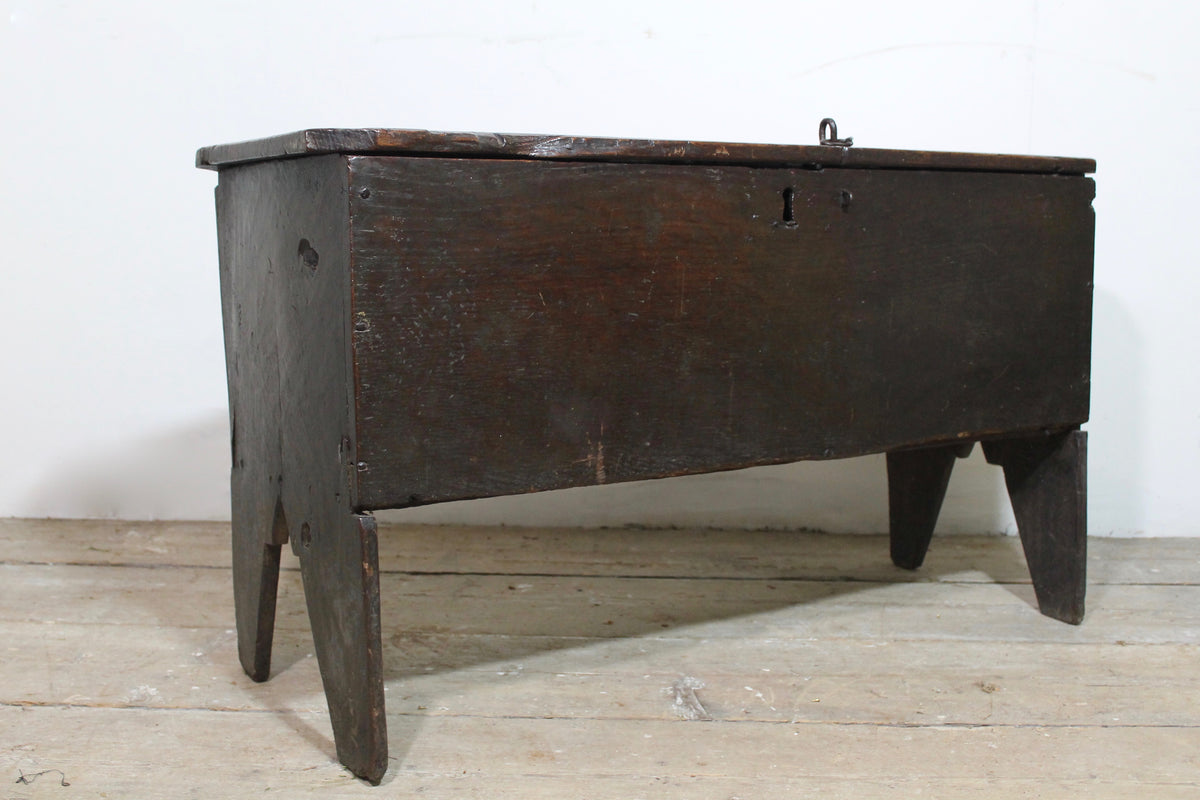 Late 17th century simple English oak boarded chest