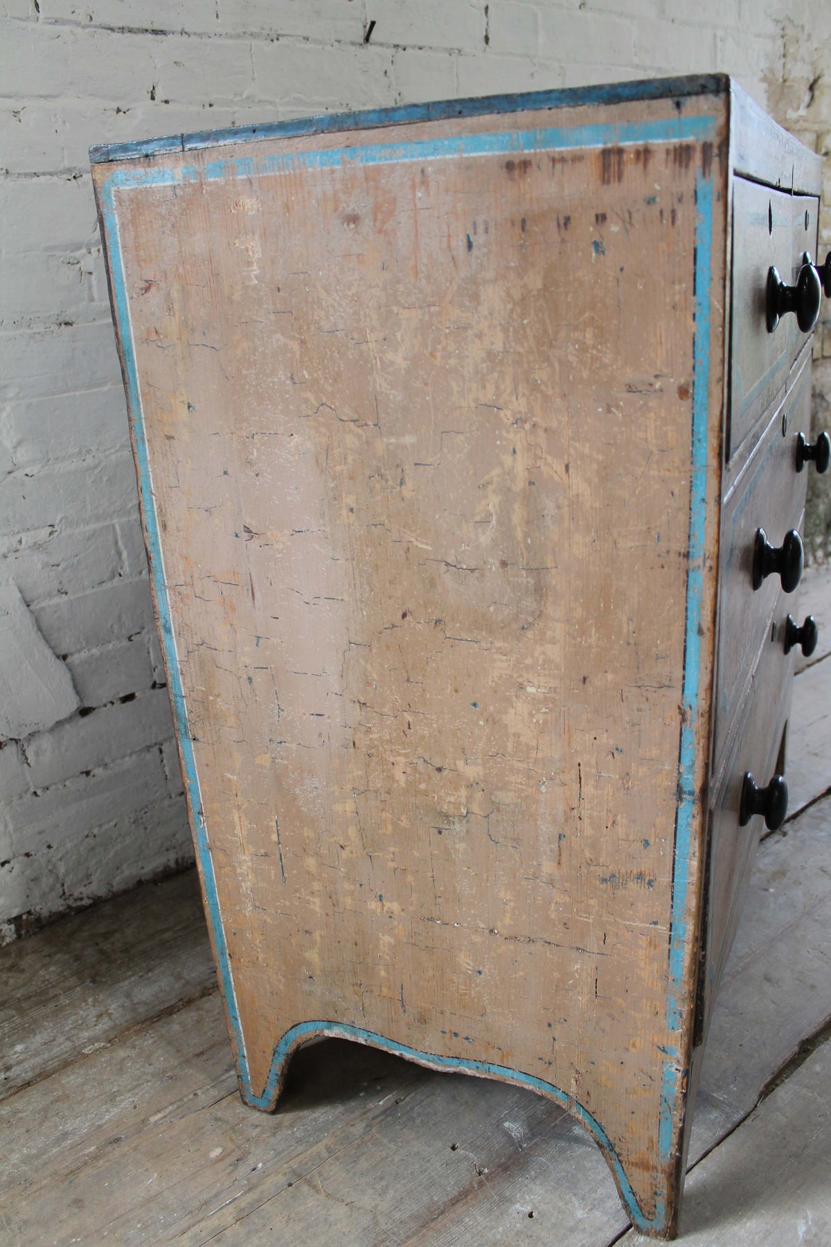 Regency chest of drawers in original paint c. 1825