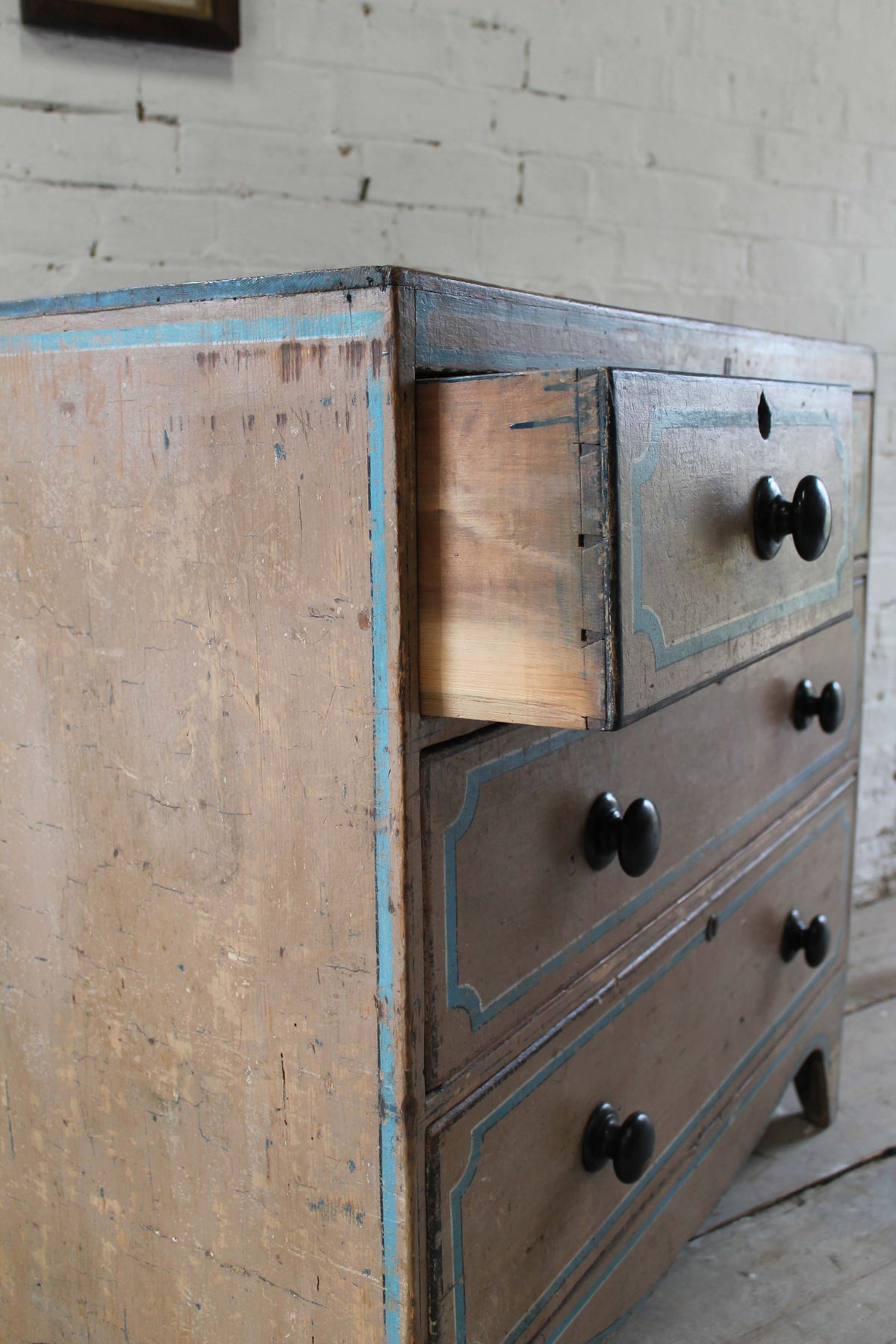Regency chest of drawers in original paint c. 1825