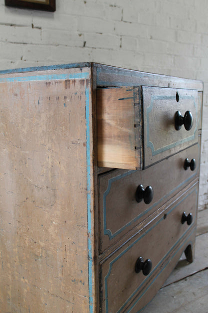 Regency chest of drawers in original paint c. 1825