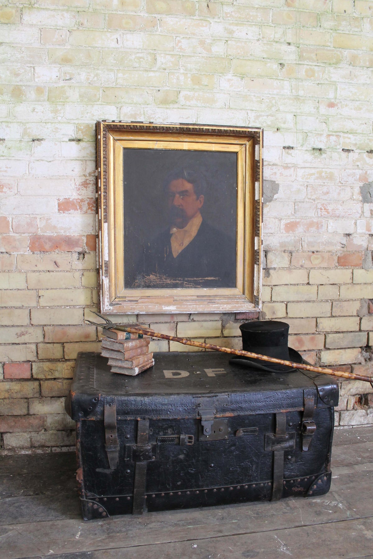 19th century portrait of a gentleman with a horseshoe