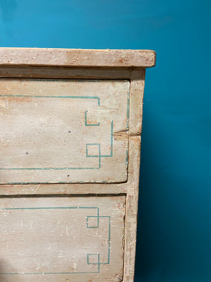 Early 19th century chest of drawers in the original paint