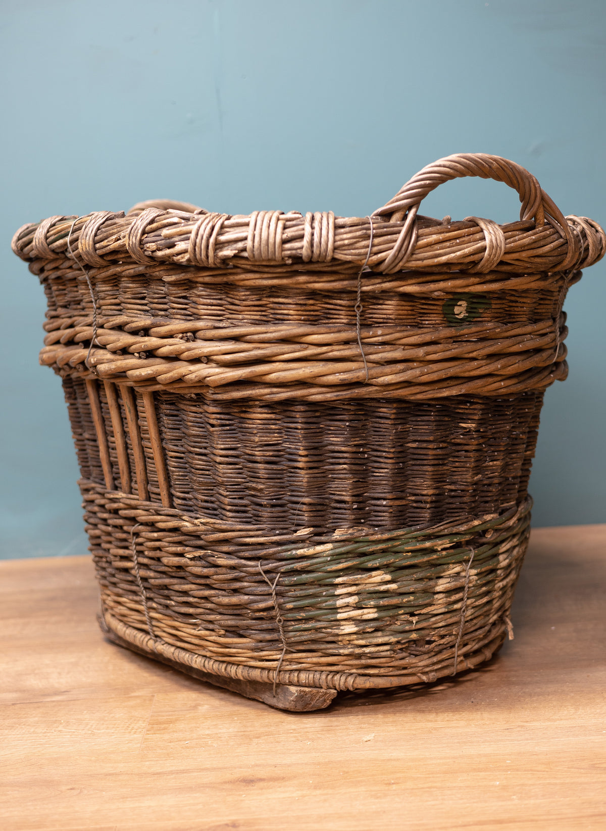 Large scale French champagne basket