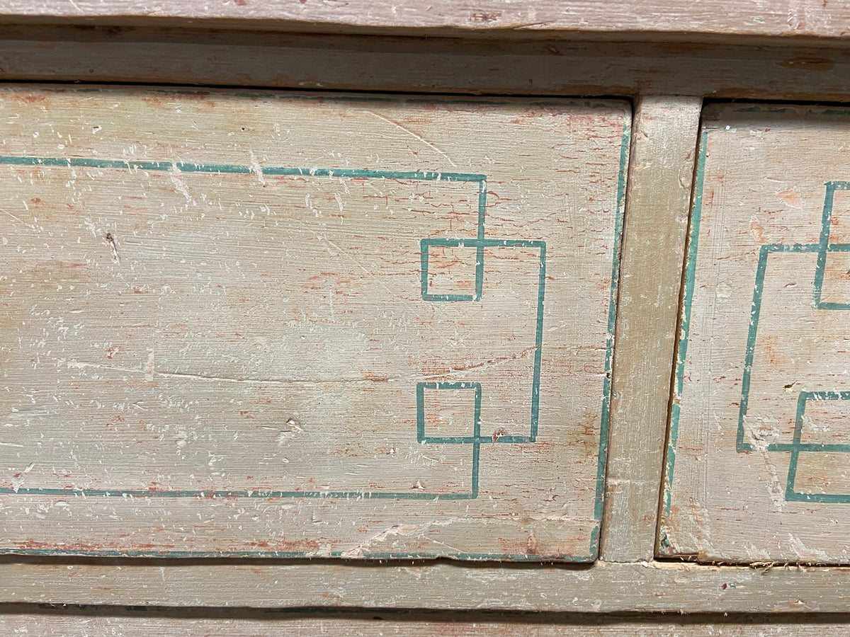 Early 19th century chest of drawers in the original paint