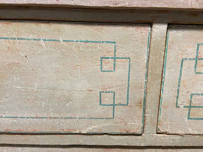Early 19th century chest of drawers in the original paint
