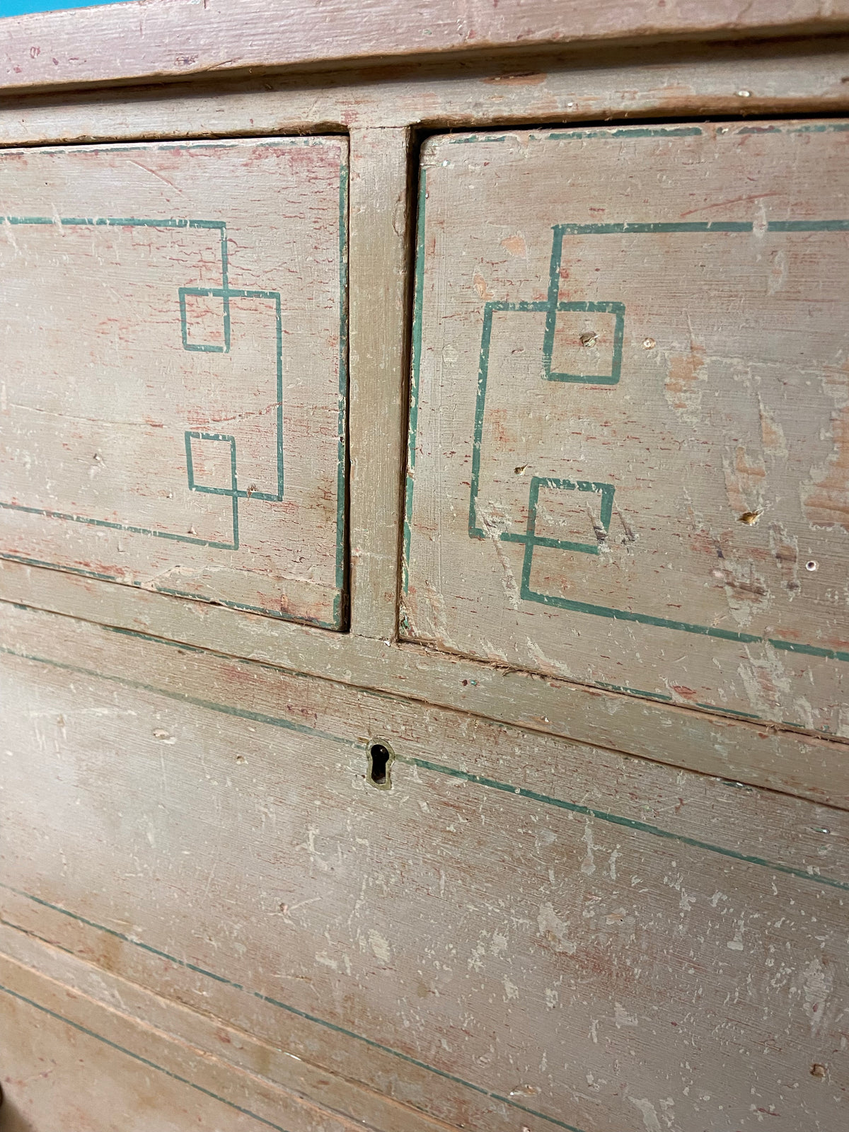 Early 19th century chest of drawers in the original paint
